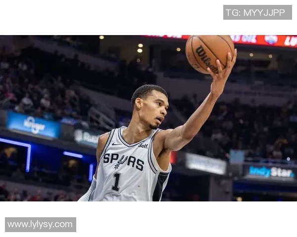 文班亚马半场表现抢眼砍下19分10板3助3断1帽唯失误略显不足