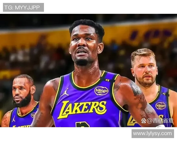 湖人训练场景曝光斯玛特紧逼八村里夫斯全力防守展现团队默契