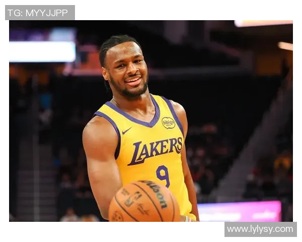 布朗尼单臂补扣震撼全场克内克特称赞他是兄弟太燃了