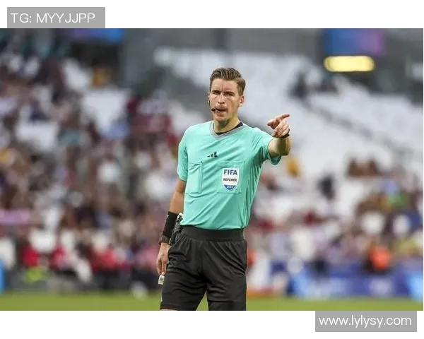 费耶诺德年轻后卫雷德回应拜仁传闻队友开始用德语交流