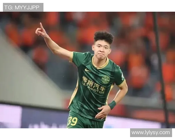 王钰栋19岁生日庆祝照曝光本赛季30场斩获12球荣膺本土射手王