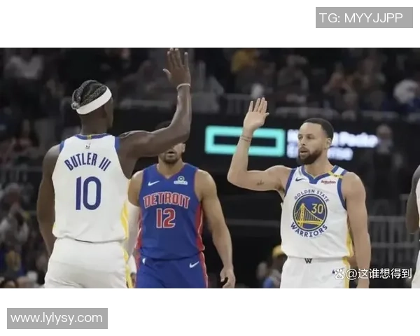 库里轻松发挥全场12投6中贡献14分5助攻巧妙吸引防守展现团队配合魅力 库里轻松发挥全场12投6中贡献14分5助攻巧妙吸引防守展现团队配合魅力