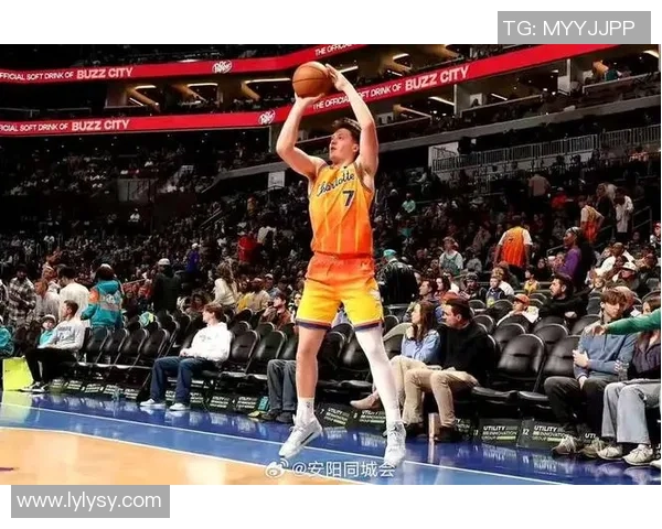 克尼佩尔表现抢眼11投6中斩获19分10篮板9助攻接近三双