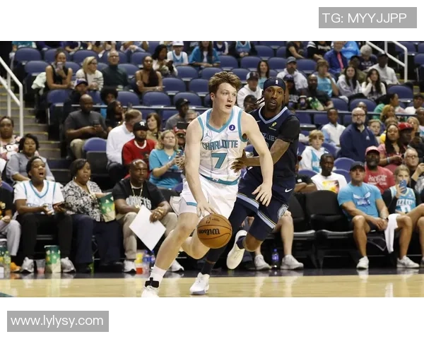 克尼佩尔表现出色12投7中砍下21分7助攻三分球命中率高达55