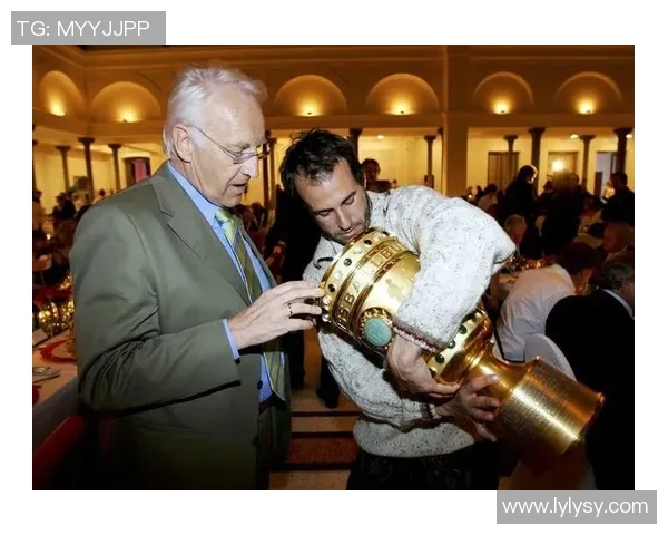 拜仁祝希斯菲尔德77岁生日快乐功勋主帅带队夺14冠成就辉煌历史