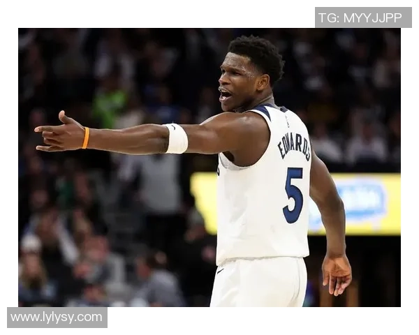 爱德华兹首节状态火热5投4中三分命中率高达60斩获14分