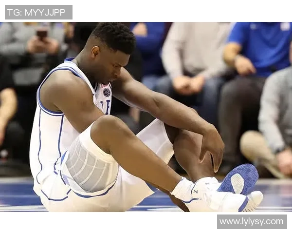 杜克女篮发布阿贾威尔逊签名鞋AOne特别版经典黑蓝配色款式