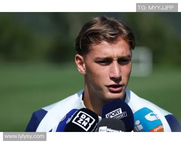 国米2025年12月最佳球员候选名单揭晓劳塔罗皮奥阿坎吉泽林斯基争夺荣誉